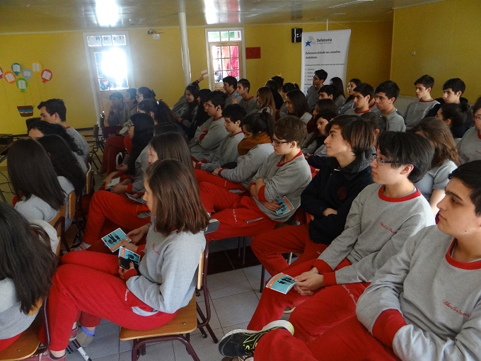 Los alumnos recibieron,tambien material informativo de la defensa penal juvenil y del  "Proyecto Inocentes"
