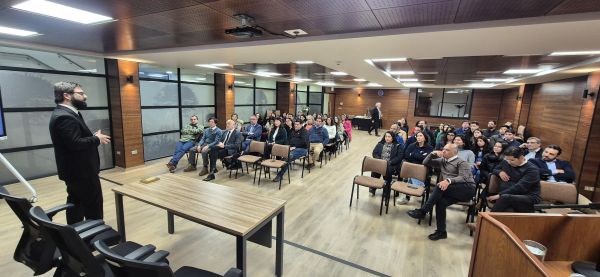 Con una reuni&oacute;n ampliada culmin&oacute; la primera jornada del nuevo Defensor Regional.