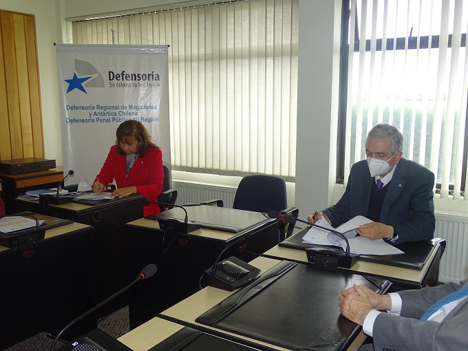 El convenio se firm&oacute; en la Sala de Consejo, Hernando de Magallanes, de la UMAG