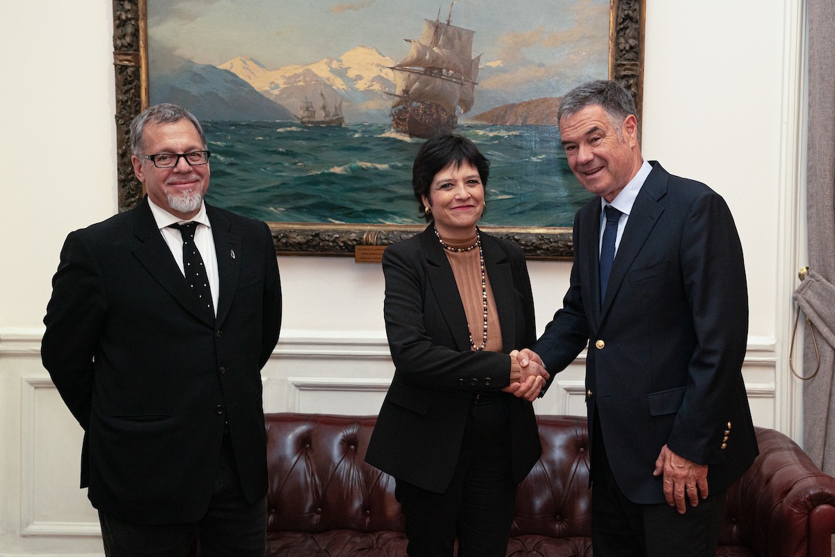 En su reuni&oacute;n con Manuel Jos&eacute; Ossand&oacute;n y Ricardo Lagos Weber, la Defensora Nacional les explic&oacute; los criterios que orientar&aacute;n el proyecto de ley.