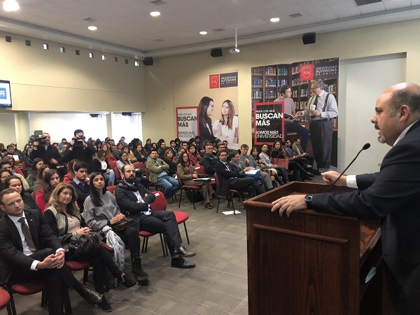 El Defensor Regional del Maule, Jos&eacute; Luis Craig, en su intervenci&oacute;n durante el congreso sobre responsabilidad penal juvenil.
