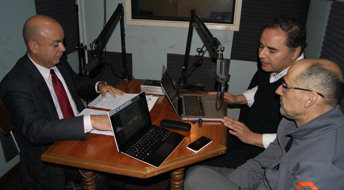 Luis Soto convers&oacute; con los acad&eacute;micos en el espacio radial que se emite todos los mi&eacute;rcoles en Radio UACH. 