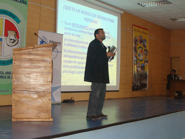 El asesor jur&iacute;dico de la Defensor&iacute;a Regional de Antofagasta, Ignacio Barrientos, expuso en la actividad.  
