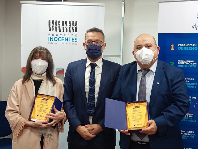 El Defensor Nacional junto a los ex miembros reconocidos. 