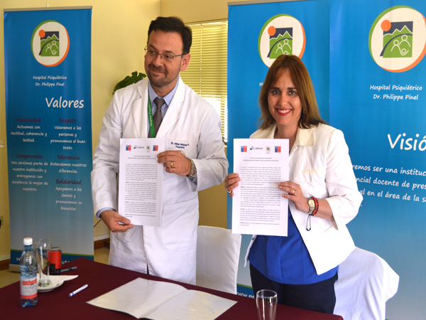 Muy contenta se mostr&oacute; la Defensora Regional de Coquimbo con la firma del convenio que beneficiar&aacute; a usuarios internados en este hospital. 