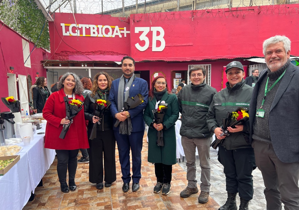 La Defensora Metropolitana Norte, el seremi de Justicia y Derechos Humanos, la alcaidesa del CDP y la directora regional del INDH en la Calle 3B.