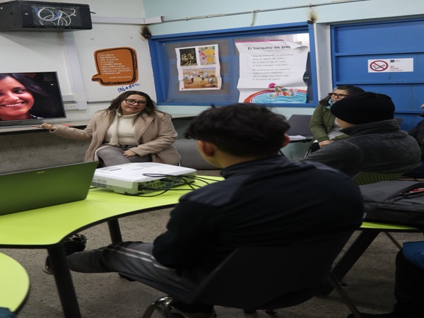 Las profesionales difundieron los derechos y deberes de los j&oacute;venes infractores.