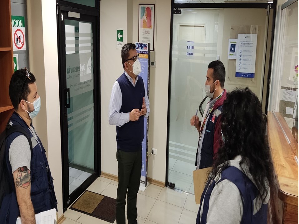 La presencia del grupo de inspectores de la Seremi de Salud en las oficinas de la Defensor&iacute;a en Iquique.