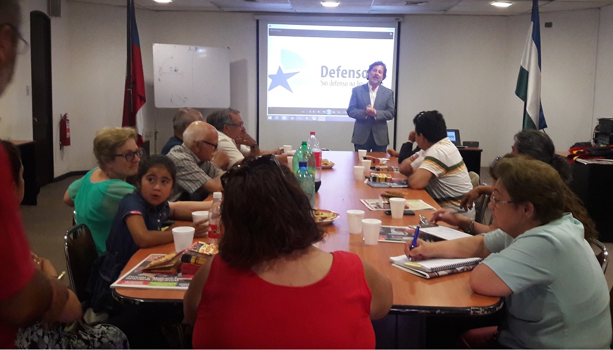 Veinte dirigentes vecinales y sociales de Pe&ntilde;alol&eacute;n asistieron a charla que la DRMN ofreci&oacute; en la sala del Consejo Municipal.