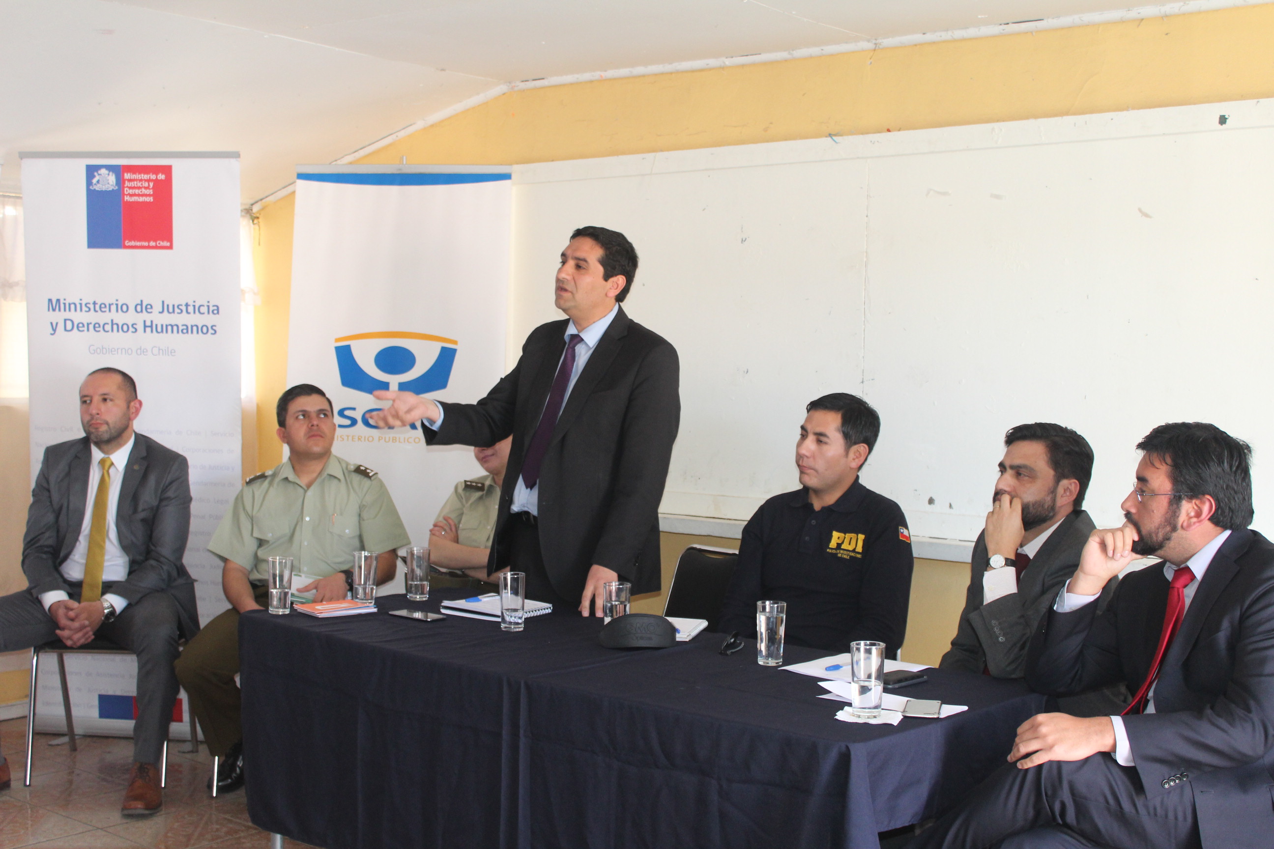 Hernan D&iacute;az, defensor local jefe de Calama, durante el di&aacute;logo ciudadano.