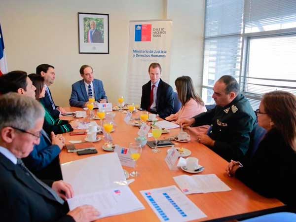 El encuentro de la comisi&oacute;n regional se realiz&oacute; en la sala de reuniones de la Seremi de Justicia y Derechos Humanos.