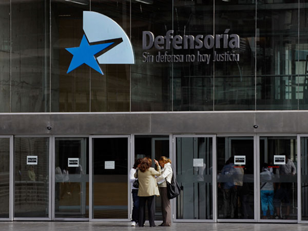 El autor comenta el rol de la Defensor&iacute;a para explicar la necesidad de un debate p&uacute;blico m&aacute;s profundo sobre diversos temas.