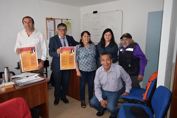 El abogado Jaime Venegas junto a dirigentes de pueblos originarios del Maule, tras difundir la defensa especializada de la DPP.