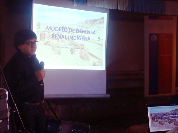 El Defensor Regional (S) de Antofagasta, Roberto Vega Taucare, captado durante uno de los encuentros con las comunidades de la regi&oacute;n.
