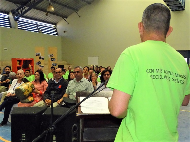 Con emotivas palabras, los beneficiarios del proyecto de reciclaje describieron la experiencia.