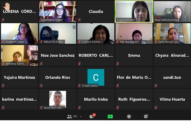 Angela Morales, encargada de la UAGD de &Ntilde;uble, expone en el panel de la universidad mexicana.