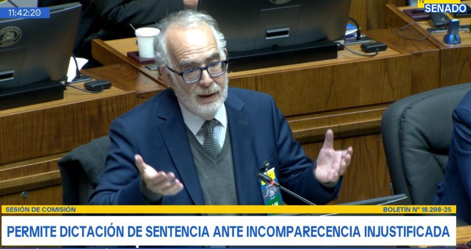 El asesor legislativo de la Defensor&iacute;a durante su intervenci&oacute;n de hoy.