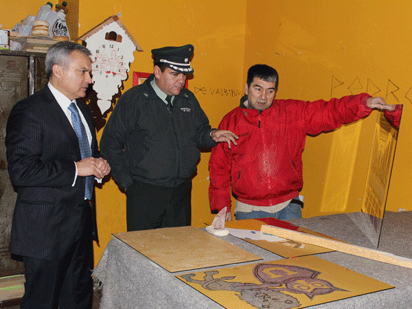 Defensor Nacional recorri&oacute; taller de carpinter&iacute;a de la c&aacute;rcel de Temuco