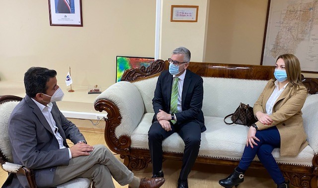Los directivos de la Defensor&iacute;a de Atacama con el delegado presidencial, Gerardo Tapia.