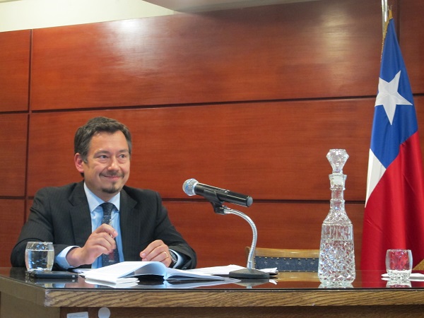 Inst&oacute; a sus colegas a rendir examen habilitante para postular a licitaciones de defensa.