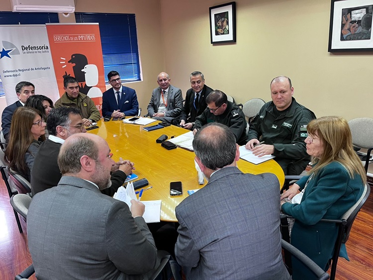 Encabezado por la presidenta de la Corte de Apelaciones, el comit&eacute; de seguridad sesion&oacute; en la Defesor&iacute;a Regional.