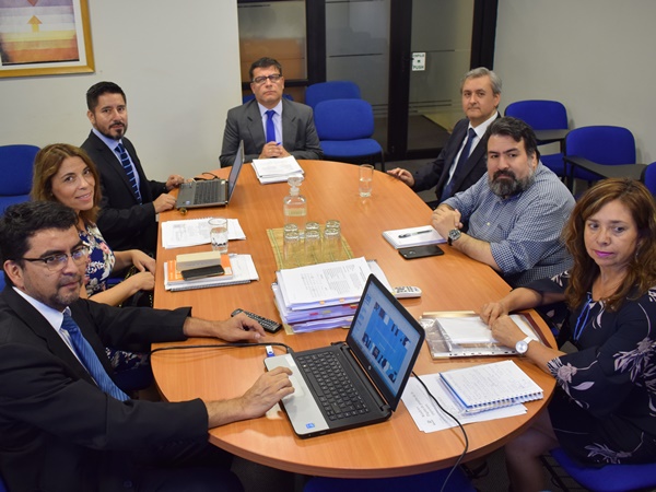 Los integrantes del Comit&eacute; de Adjudicaci&oacute;n Regional de Tarapac&aacute; en su primer encuentro.