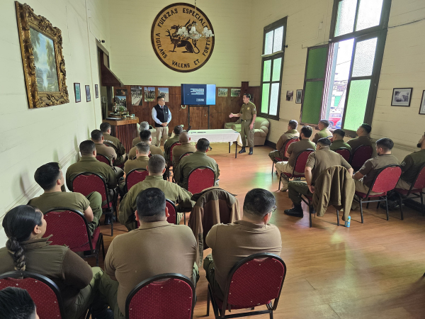 El Defensor Regional de Tarapac&aacute; capacit&oacute; a carabineros sobre derechos y proceso penal en la Quinta Comisar&iacute;a de Iquique.