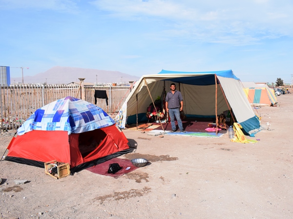 Antonio, el jefe del campamento gitano, posa en el entorno donde Jayah cumplir&aacute; su sanci&oacute;n penal. 