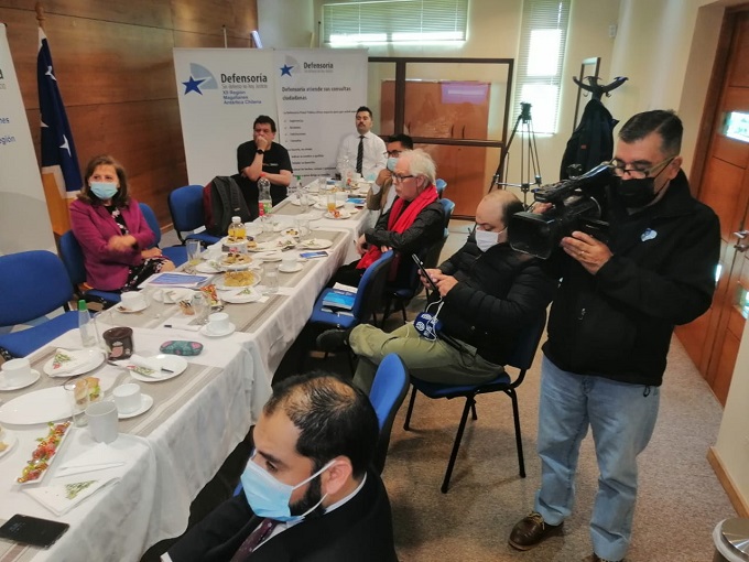 Los periodistas aprovecharon de realizar consultas sobre casos recientes ocurridos en Magallanes.