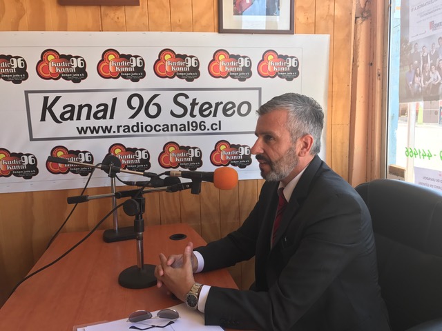 El Defensor Regional, Ra&uacute;l Palma Olivares, en Radio Kanal 96 de la comuna de Diego de Almagro.