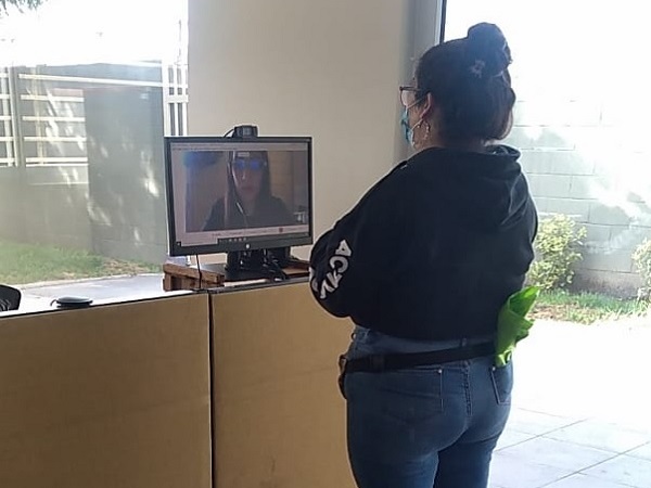 Con una asistente semipresencial se encuentran los usuarios que llegan hasta la Defensor&iacute;a Local de Colina.