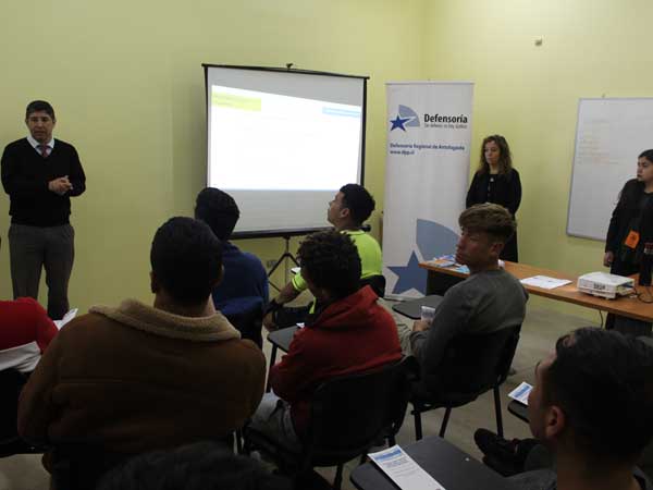 En el di&aacute;logo participaron 20 imputados de la c&aacute;rcel concesionada de Antofagasta.