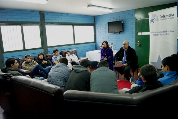 El encuentro concluy&oacute; con una convivencia entre los j&oacute;venes, profesionales de intervenci&oacute;n directa, funcionarios de Gendarmeri&iacute;a y los defensores
