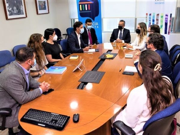 Los directivos de la Defensor&iacute;a y los expertos del CPT durante la reuni&oacute;n.