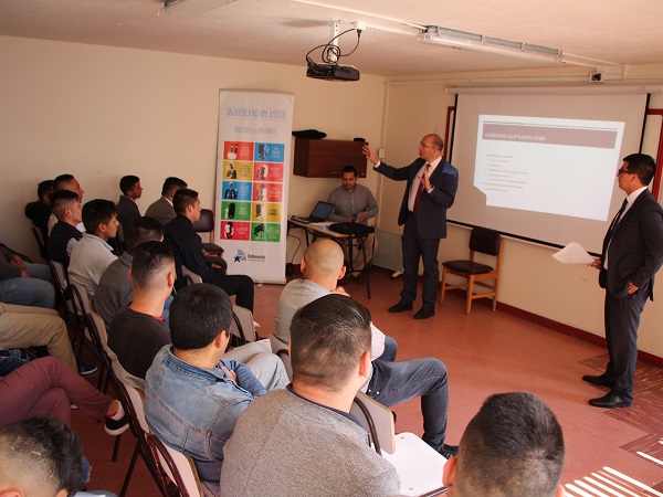 Un productivo dia&aacute;logo sostuvieron los profesionales de la Defensor&iacute;a Regional del Biob&iacute;o con imputados en la c&aacute;rcel de Coronel.