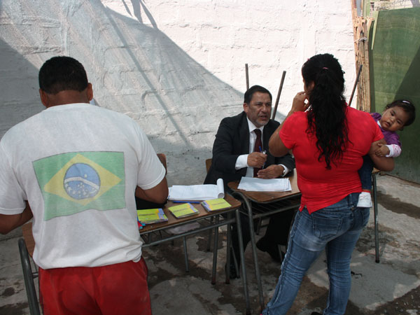 Omar Campillay y Gabriela Rojas atendieron a unos 30 internos e internas del Centro Penitenciario de Copiap&oacute;.