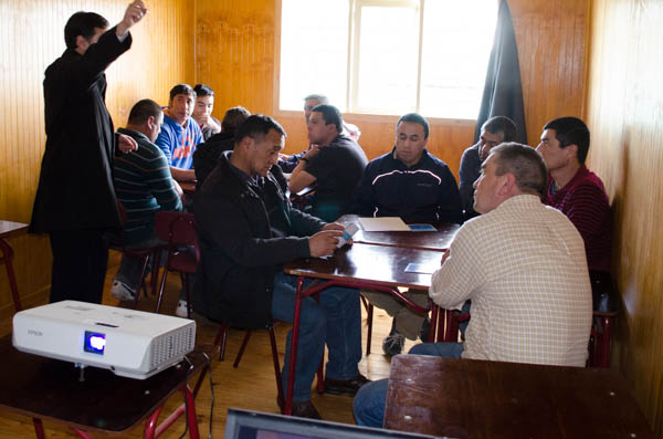 La charla de defensa penitenciaria se realiz&oacute; en la sala de clases del penal.