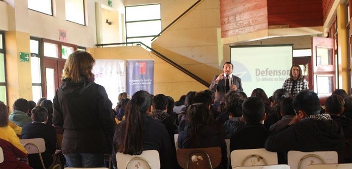 La escuela Ray&eacute;n Lafqu&eacute;n fue fundada en 1949 y cuenta con m&aacute;s de 200 alumnos que provienen de localidades como Queule, Misissipi, PIutrul y Cheuque.