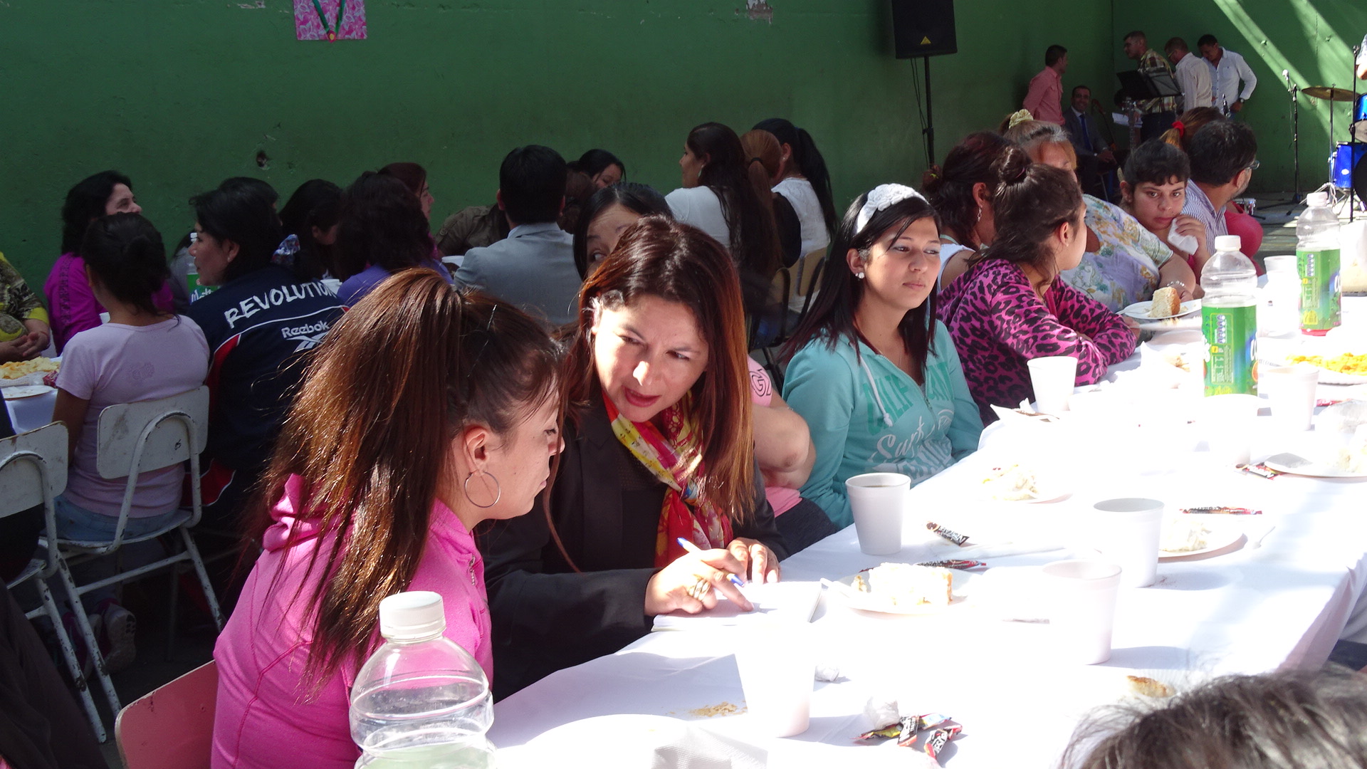 La Defensora Regional de Antofagasta encabez&oacute; el di&aacute;logo participativo en el penal de Calama.