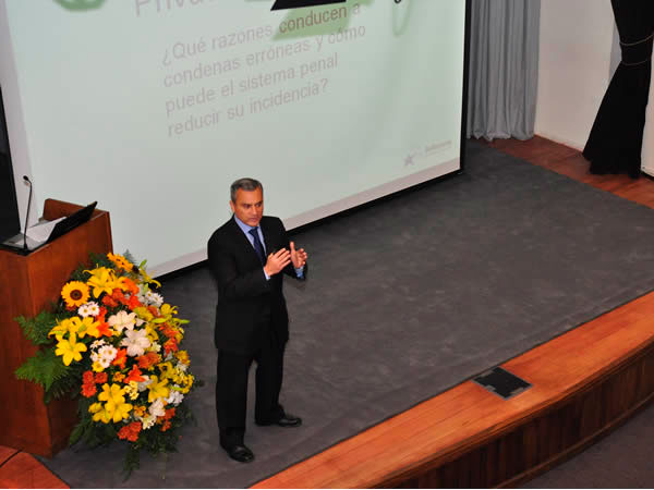 Georgy Schubert, al iniciar su clase magistral &ldquo;La defensa de los inocentes privados de libertad&rdquo;.