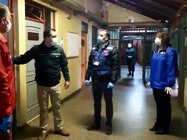 Las autoridades revisaron las instalaciones dispuestas por Gendarmer&iacute;a para enfrentar eventuales casos de sospecha o contagio de Covid-19..