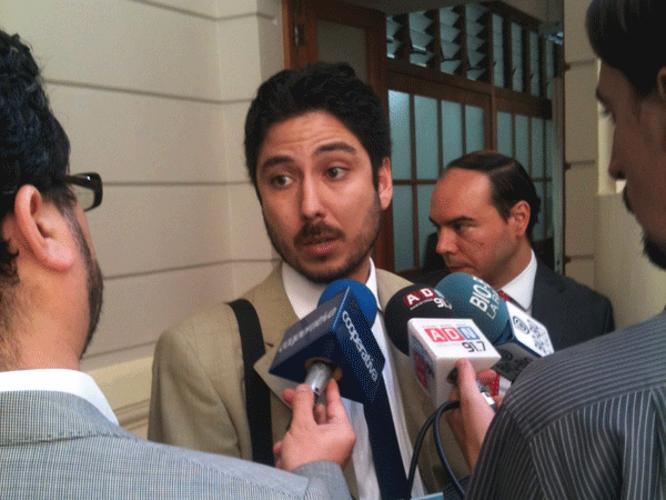 El defensor penal p&uacute;blico, Patricio Soto habl&oacute; con la prensa a la salida de audiencia.