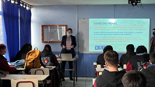 La exposici&oacute;n estuvo a cargo de la abogada especializada, Marcela Crisosto
