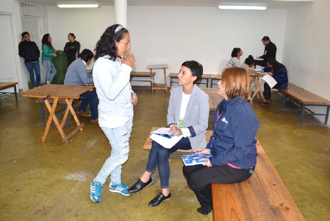 Finalizado el di&aacute;logo la Defensora Regional, la jefa de Estudios, los defensores penitenciarios y asistentes sociales atendieron todas las consultas.