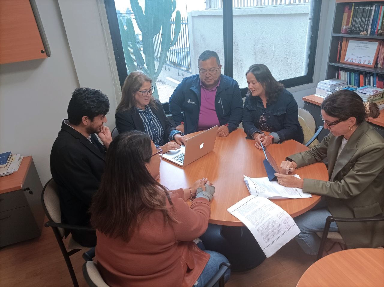 El equipo de trabajo durante la exhaustiva revisi&oacute;n de causas RPA, en Coquimbo.