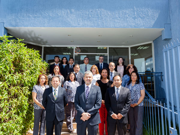 El Defensor Regional de Atacama, Ra&uacute;l Palma (al centro) destac&oacute; el esfuerzo de todo el equipo institucional en esa zona del pa&iacute;s.