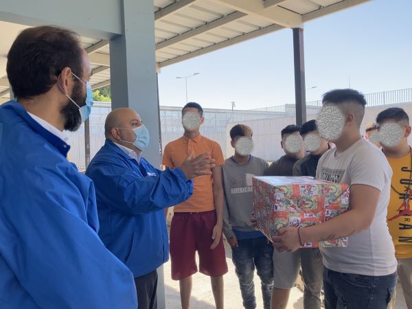 Los j&oacute;venes se mostraron felices con los regalos de la Defensor&iacute;a Regional del Maule.