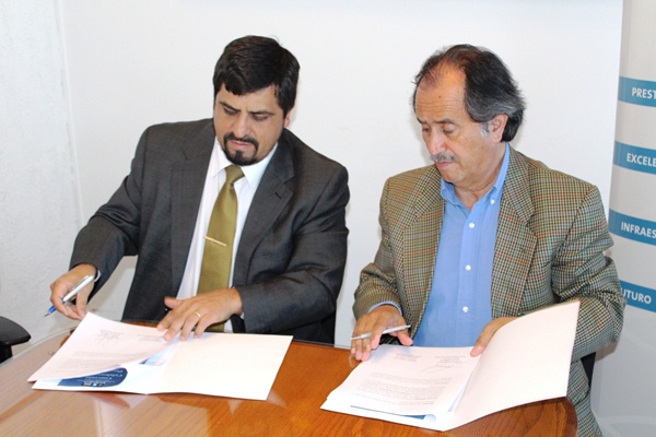Las m&aacute;ximas autoridades de la DPP de Coquimbo y de la Universidad Central de La Serena sellaron el acuerdo.