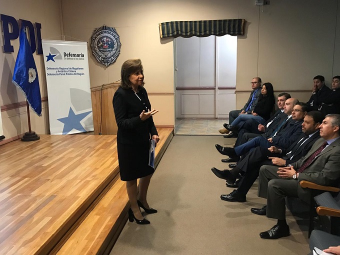 Los funcionarios de la polic&iacute;a civil de Magallanes se interiorizaron sobre la misi&oacute;n de la Defensor&iacute;a Penal P&uacute;blica.