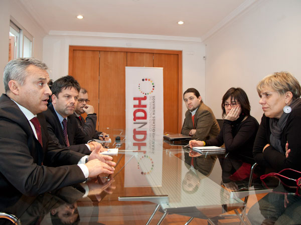 Durante la reuni&oacute;n, Lorena Fries pidi&oacute; informaci&oacute;n sobre los modelos de defensa especializada de la DPP.